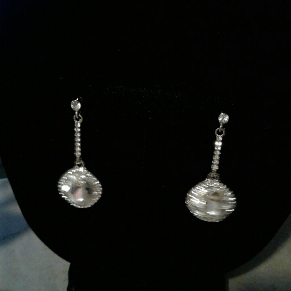 Earrings - Picture 1 of 1